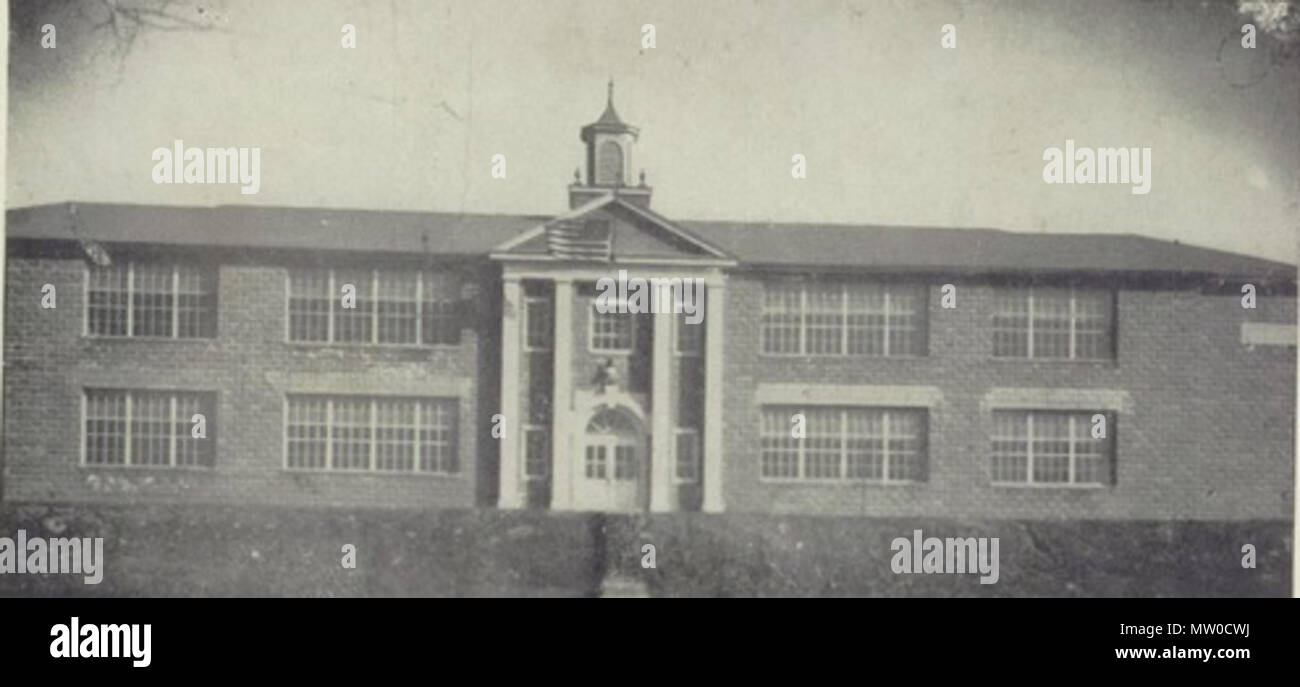 . English: This picture was taken at the finished construction site of the second Poca High School building. 10 April 1950, 20:16:17. Poca High School 549 Second building of Poca High School 1926 Stock Photo