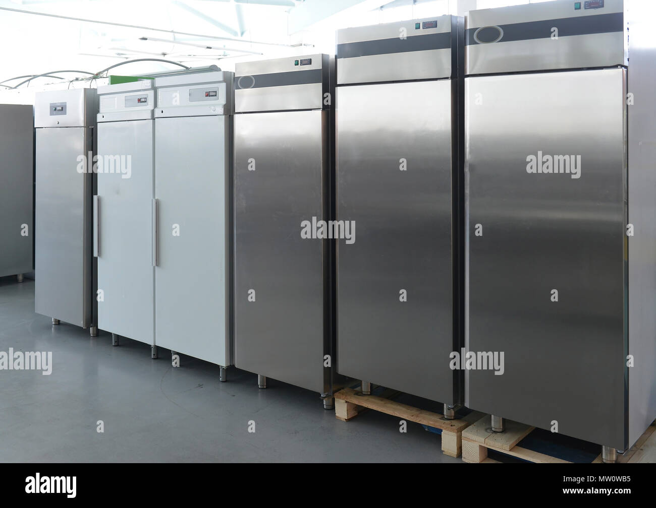 Fridges for sale hires stock photography and images Alamy