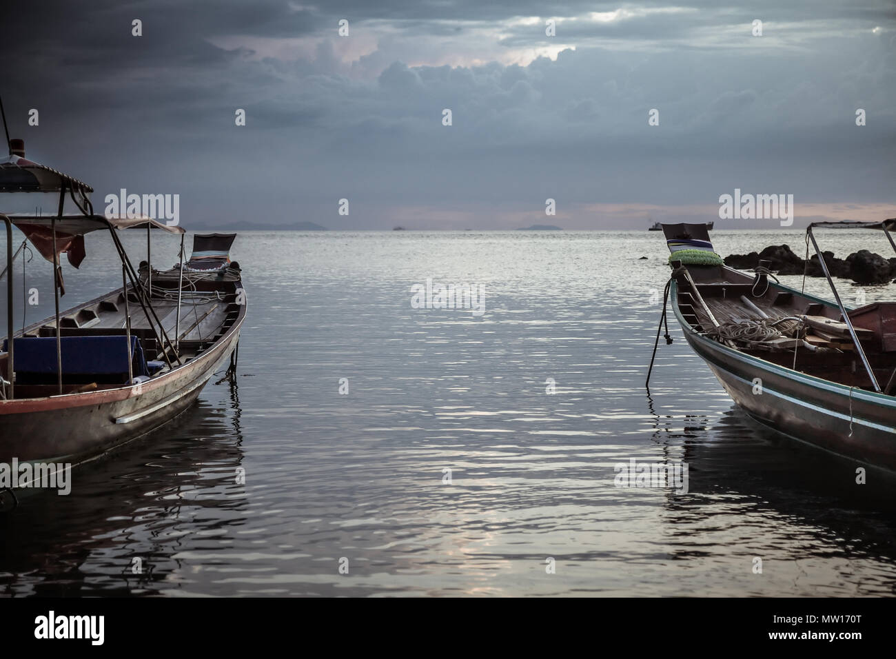 Traditional asian boats hi-res stock photography and images - Alamy