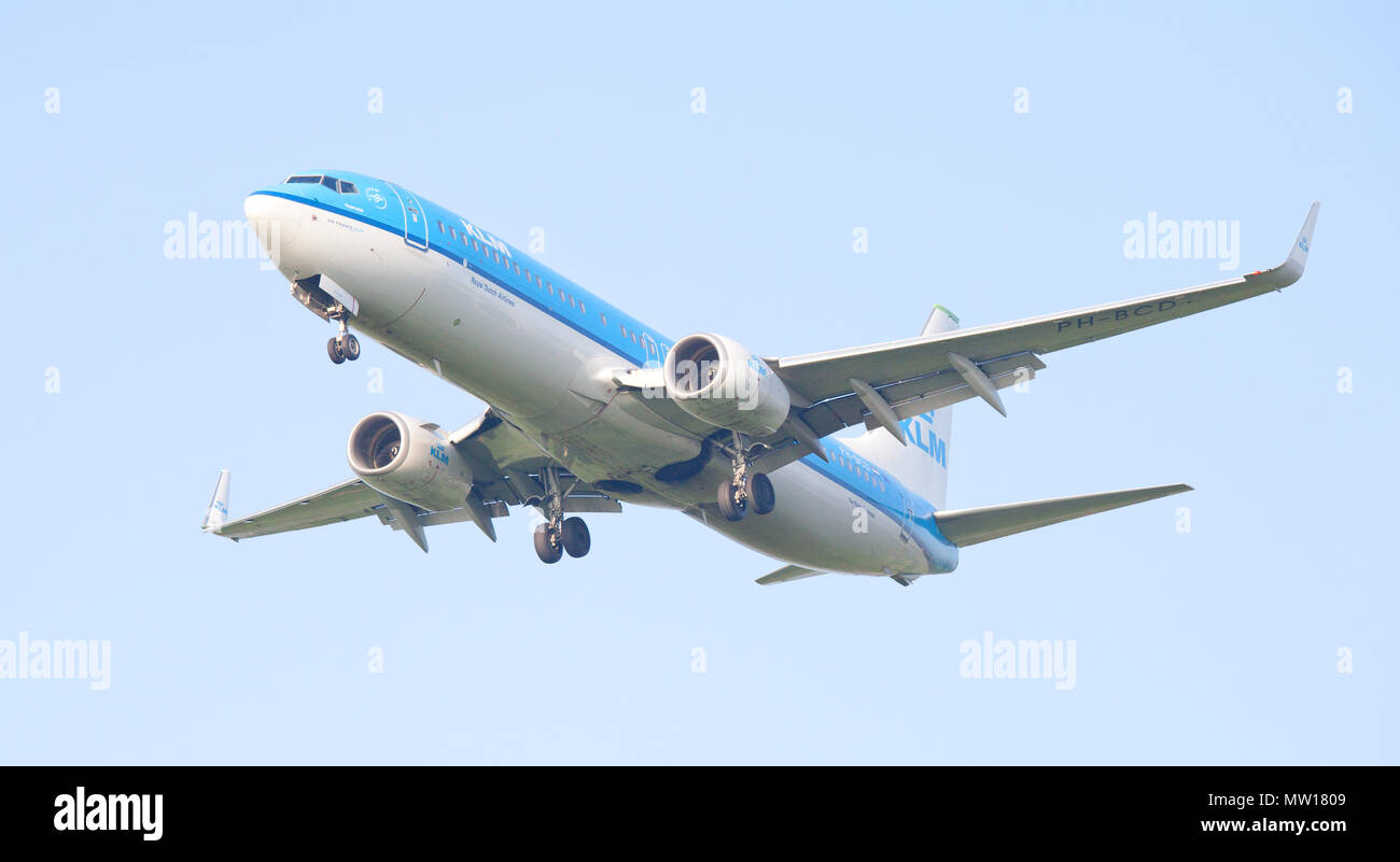 KLM Royal Dutch Airlines Boeing 737 PH-BCD on final approach to London-Heathrow Airport LHR Stock Photo