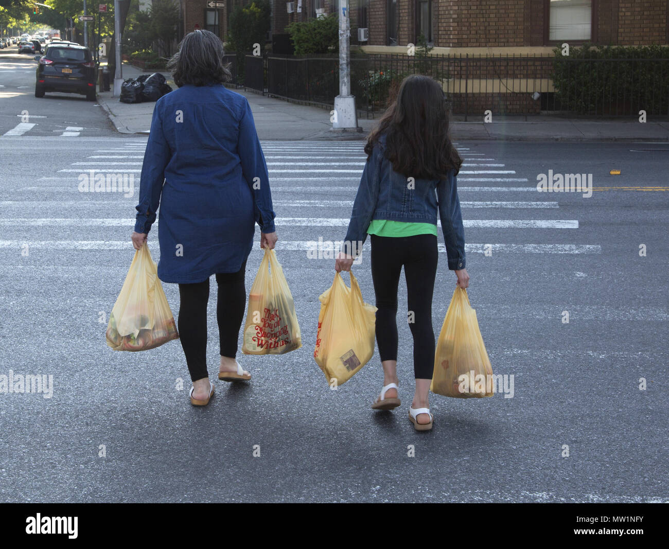 Walking home after grocery shopping hi-res stock photography and images ...