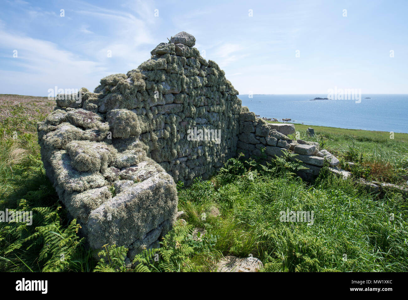 abandoned cottages on Samson island Stock Photo Alamy