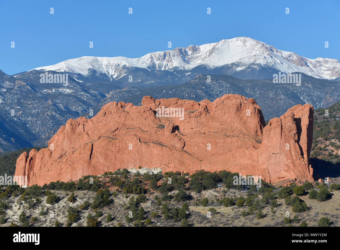 Garden of the Gods, North Gateway Rock, a natural formation, with snowcapped Pikes Peak in background, Colorado Springs, CO, USA Stock Photo