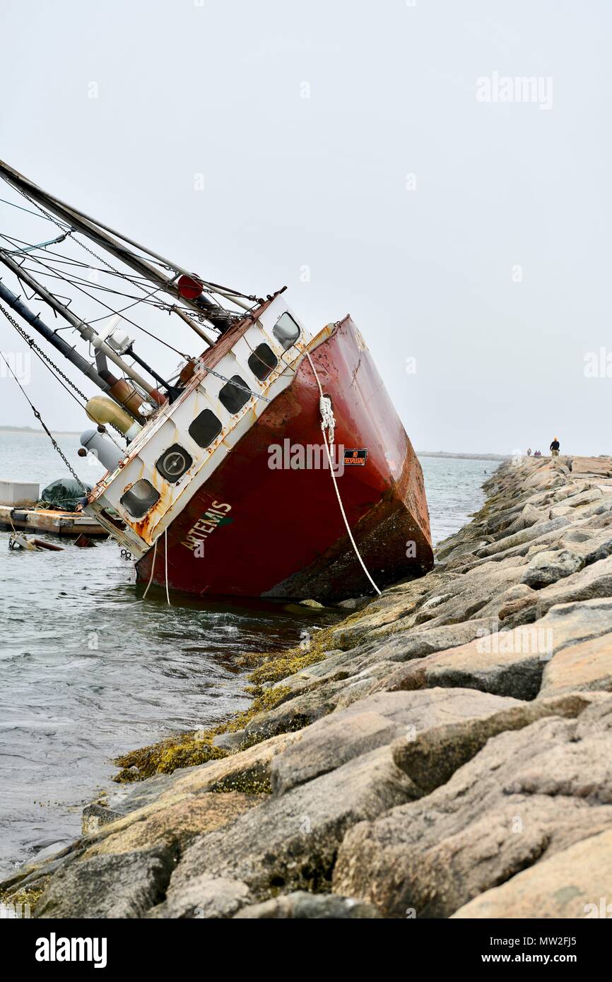 Wrecked boat ship wreck hi-res stock photography and images - Page 