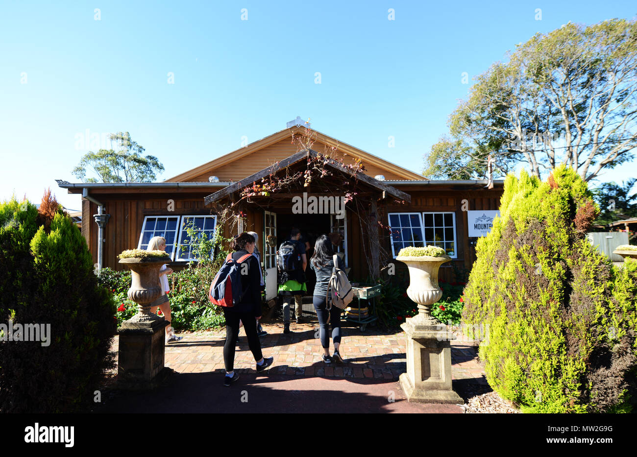 tourist flock into colorful shops in Mt. Tamborine Stock Photo Alamy