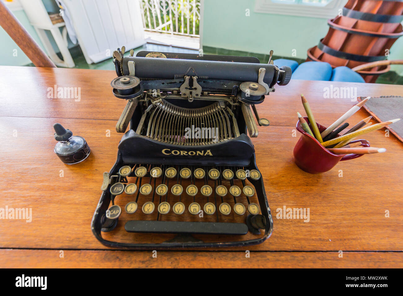 Hemingway's typewriter at Finca Vigía, in San Francisco de Paula Ward in Havana, Cuba Stock Photo