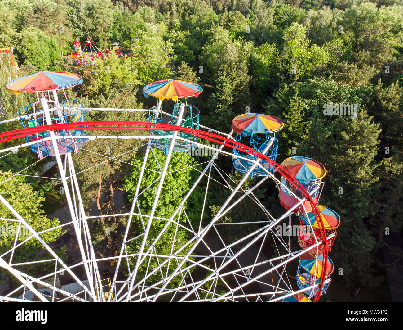 Ferris wheel trees in park amusement park hi-res stock photography and ...