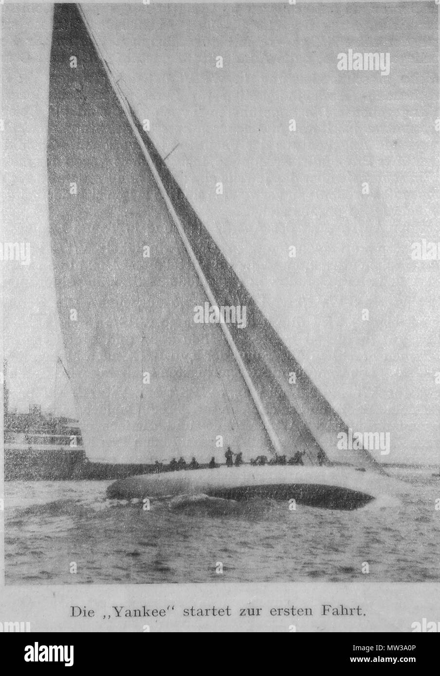 . Deutsch: Aunahme der Bostoner Yacht Yankee aus der Fachzeitschrift 'Werft*Reederei*Hafen' von 1935 . Unknown 656 Yankee 1935 Stock Photo