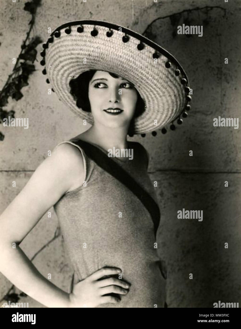 . Español: Fotografía Thelma Parr tomada por Mack Sennett (1920s) . 11 April 2012, 00:37:02. Mack Sennett Comedies 602 Thelma Parr2 Stock Photo