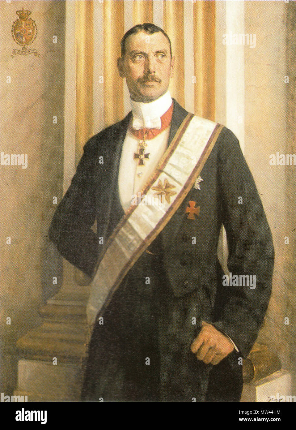 . English: King Christian X of Denmark in his freemasonic clothing and the Swedish Order of Charles XIII around his neck. Christian X was a freemason of The Danish Order of Freemasons. Dansk: Kong Christian X af Danmark i sin frimurerbeklædning. Christian X var frimurer i Den Danske Frimurerorden. 1919. Artist Knud Larsen (1865-1922) [1] 340 King Christian X of Denmark Stock Photo