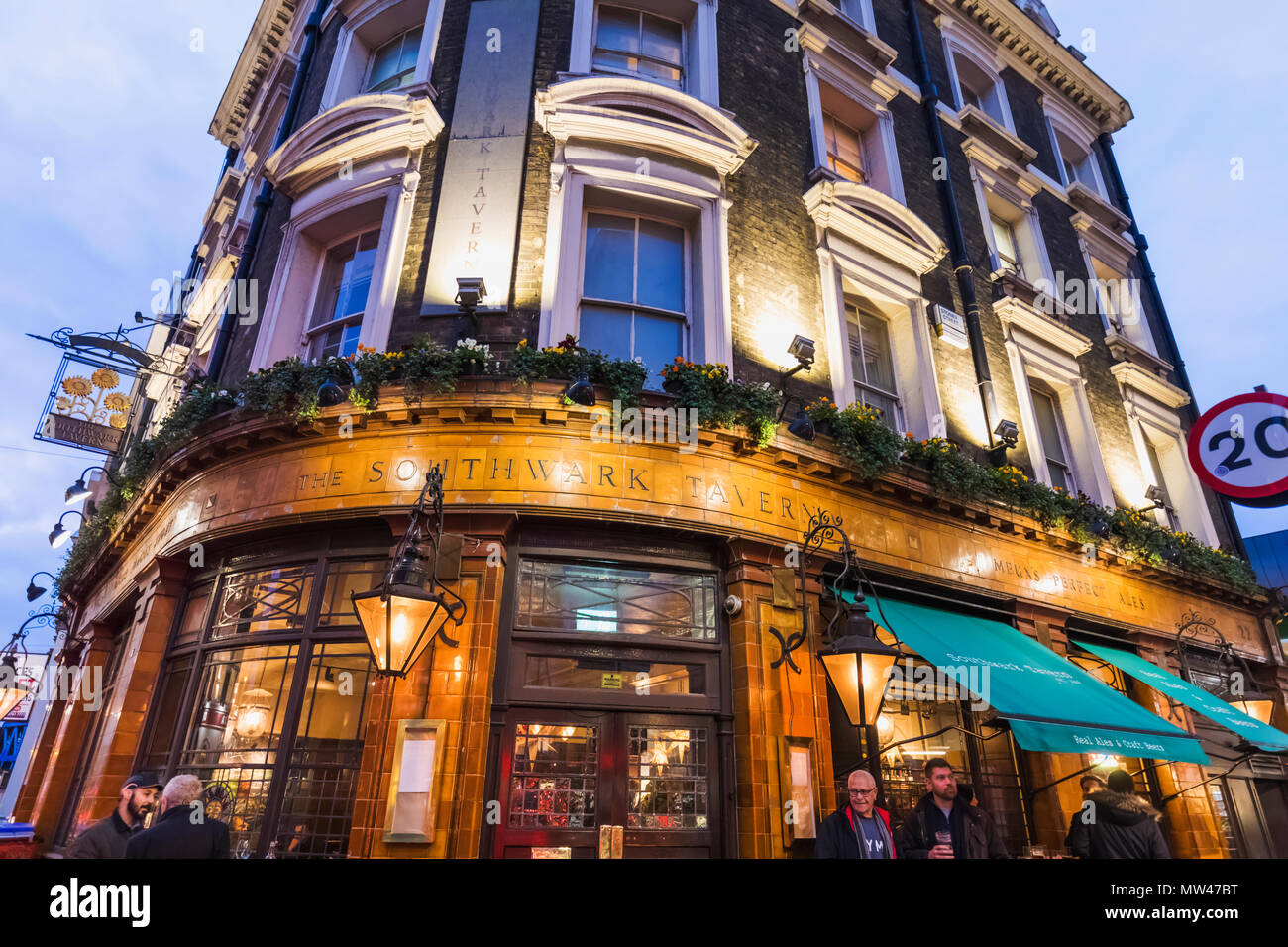 England, London, Southwark, London Bridge City, The Southwark Tavern Pub Stock Photo