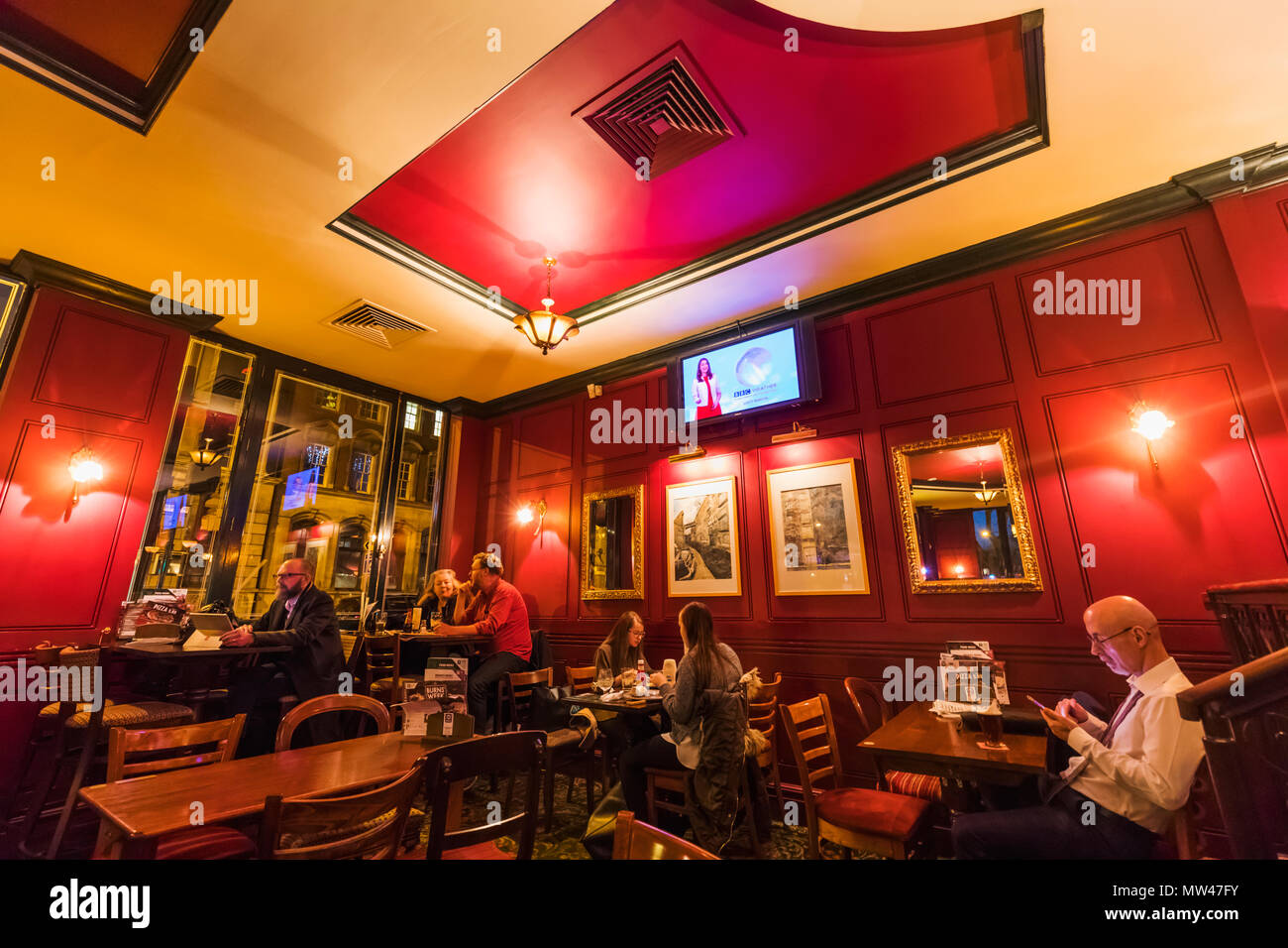 Wetherspoons Interior High Resolution Stock Photography and Images - Alamy