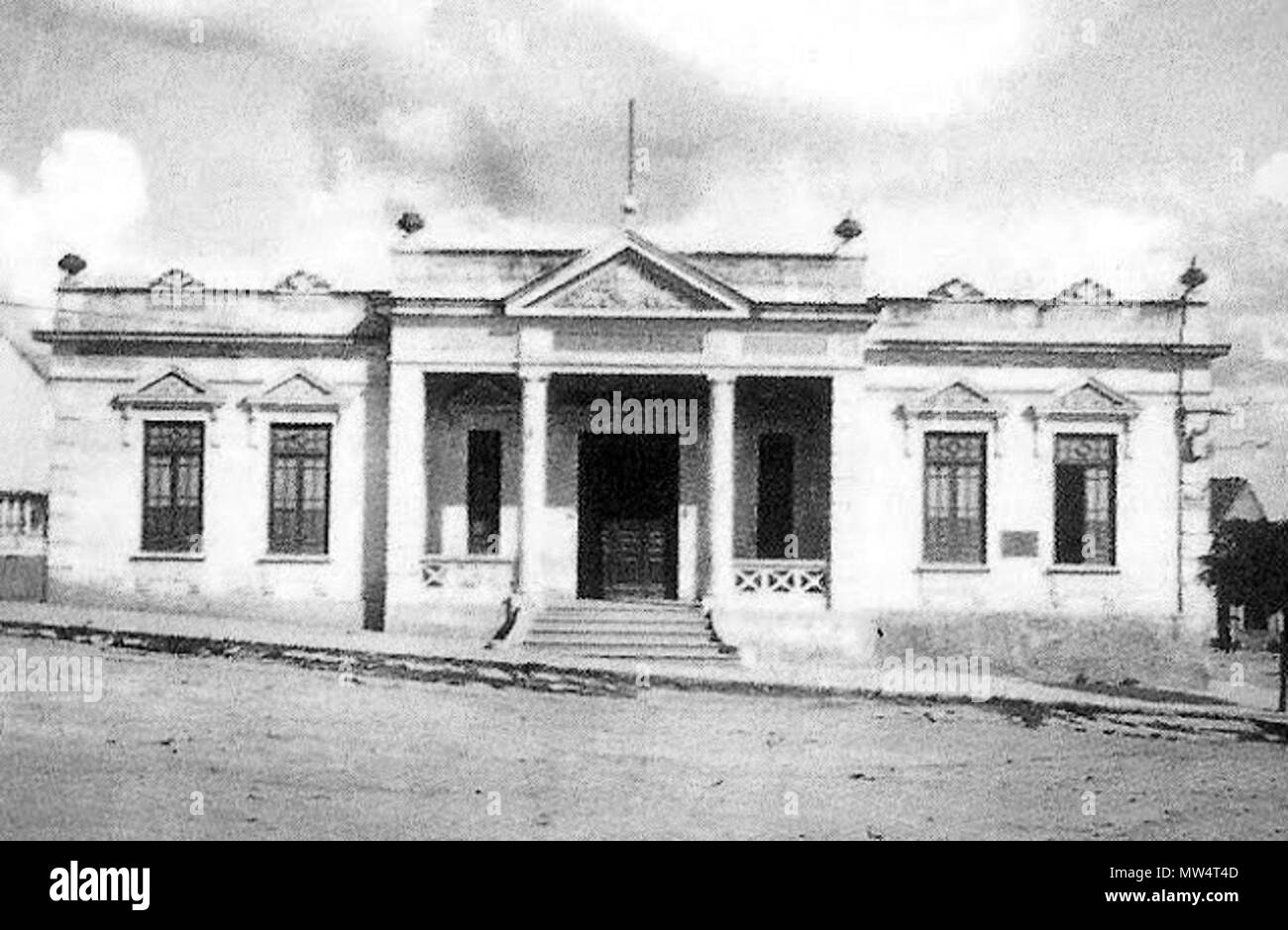 . Português: Grupo Escolar Solon de Lucena, Campina Grande, Paraíba, 1930. 1930. Unknown 255 Grupo Escolar Solon de Lucena 1930 Stock Photo