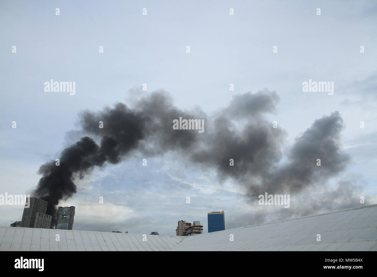 Black smoke from fire hires stock photography and images Alamy