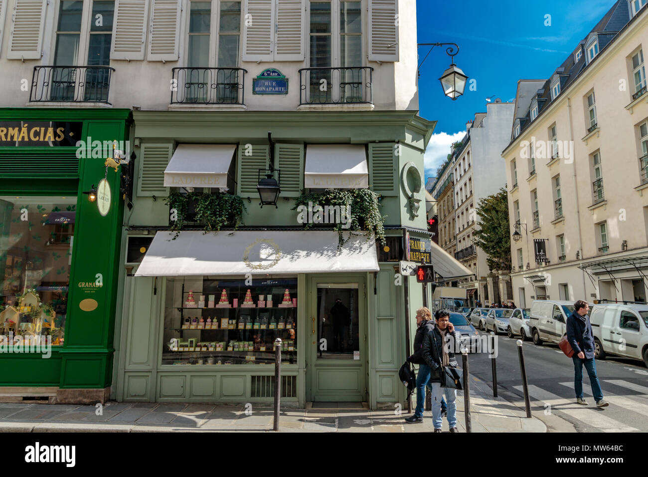 Paris left bank shopping hi-res stock photography and images - Alamy