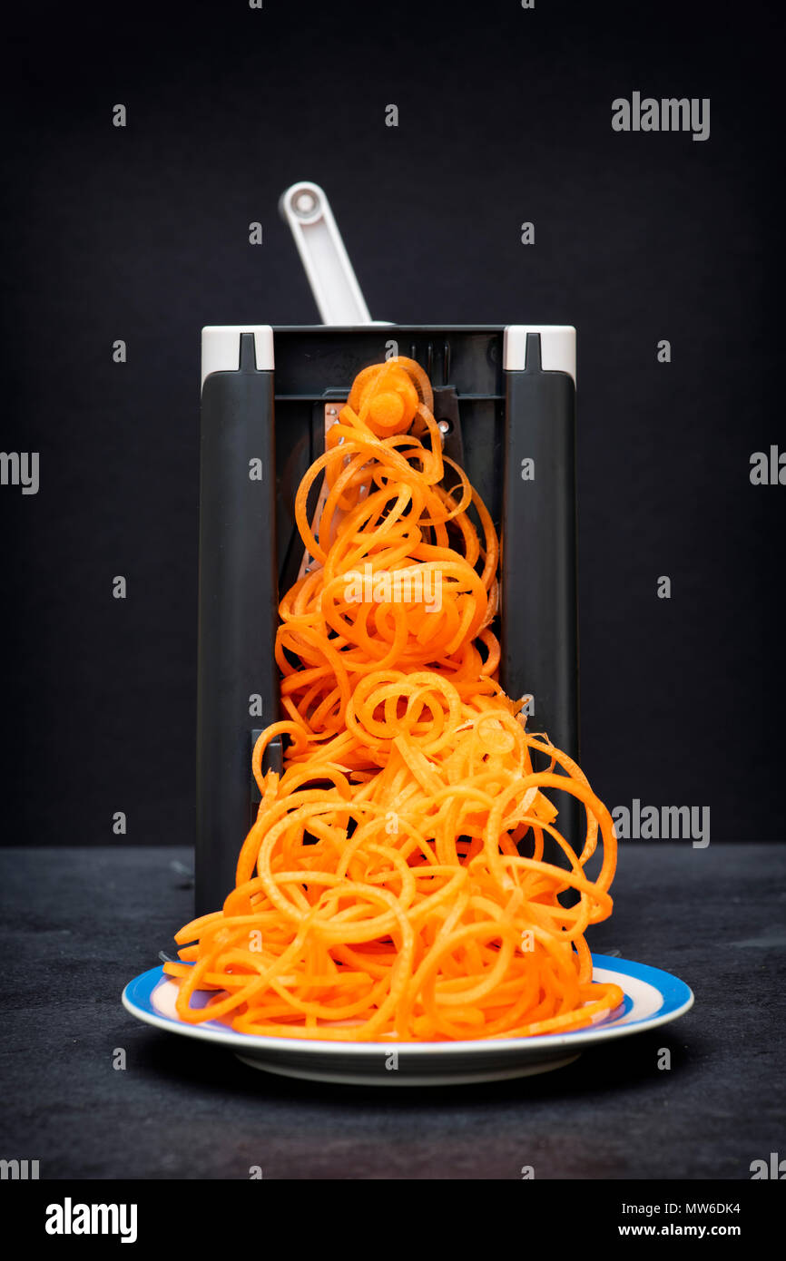 Spiralizer hi-res stock photography and images - Alamy