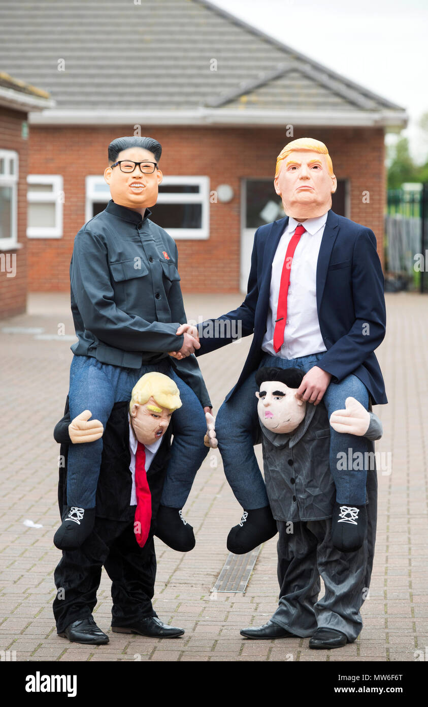 Two people dress up as US President Donald Trump and North Korea Leader Kim  Jong-un shaking hands and appearing to be carrying each other Stock Photo -  Alamy