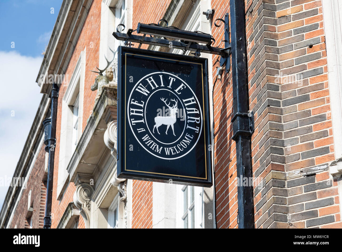 Pub signs the white hart hi-res stock photography and images - Alamy