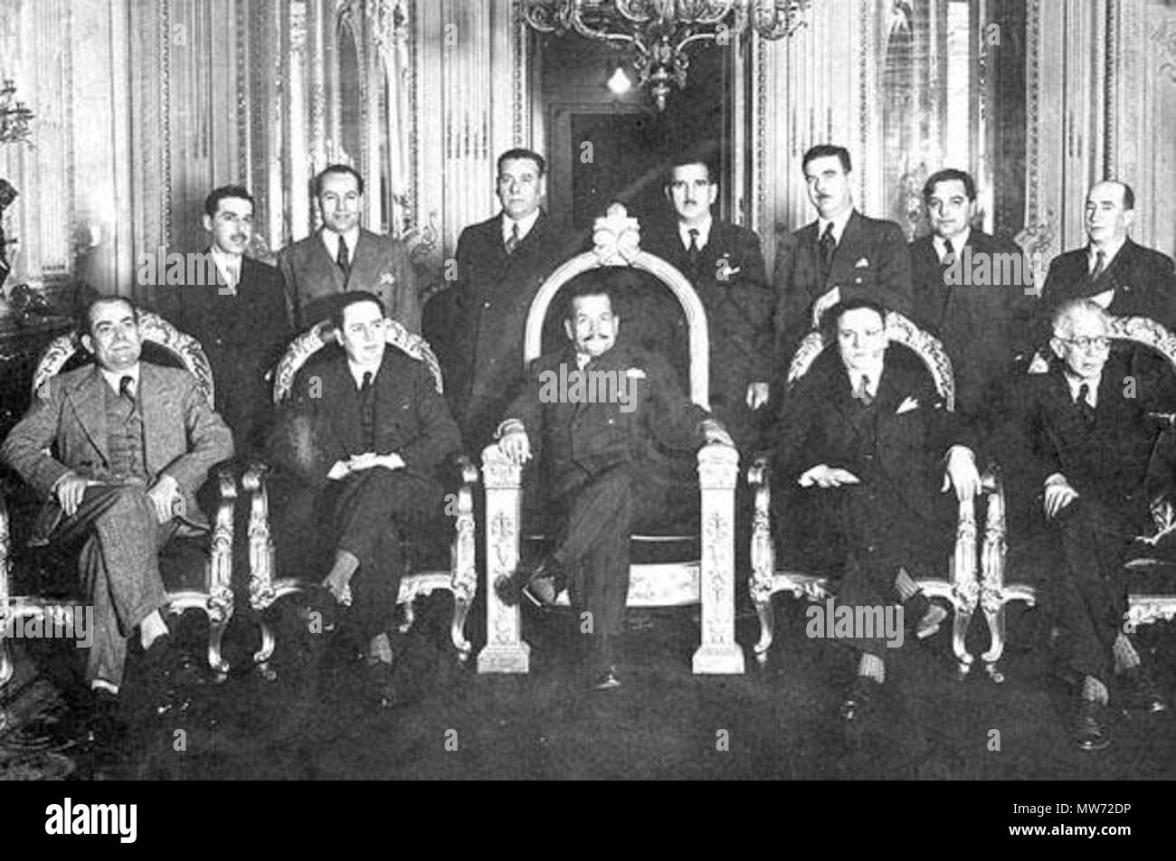 . Fotografía de Pedro Aguirre Cerda, Presidente de Chile (1938-1941) y sus ministros de Estado hacia 1940 . 1940. Unknown 30 Pedro Aguirre Cerda-Ministros Stock Photo