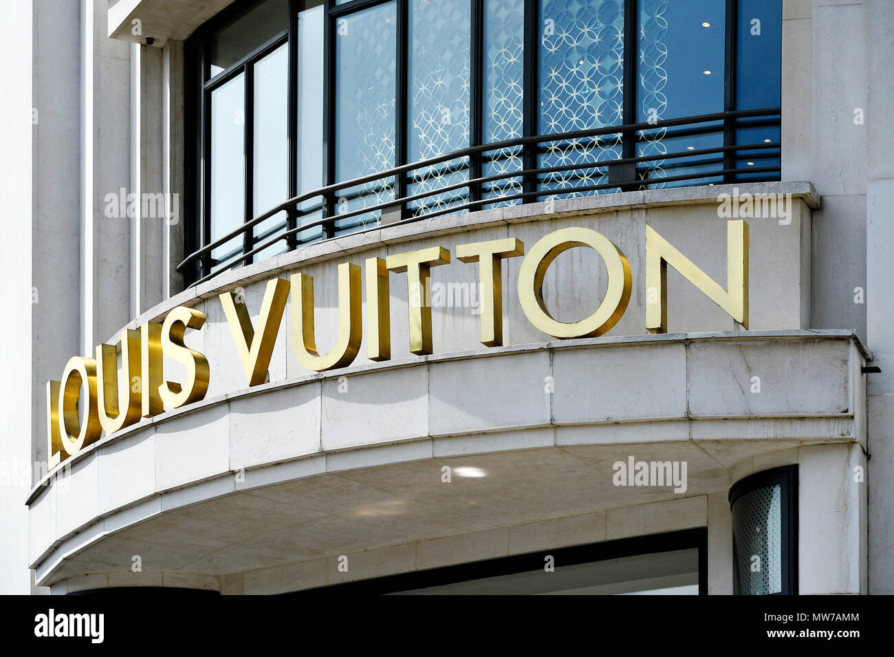 Louis Vuitton Shop, Champs Elysees, Paris, France Stock Photo - Alamy