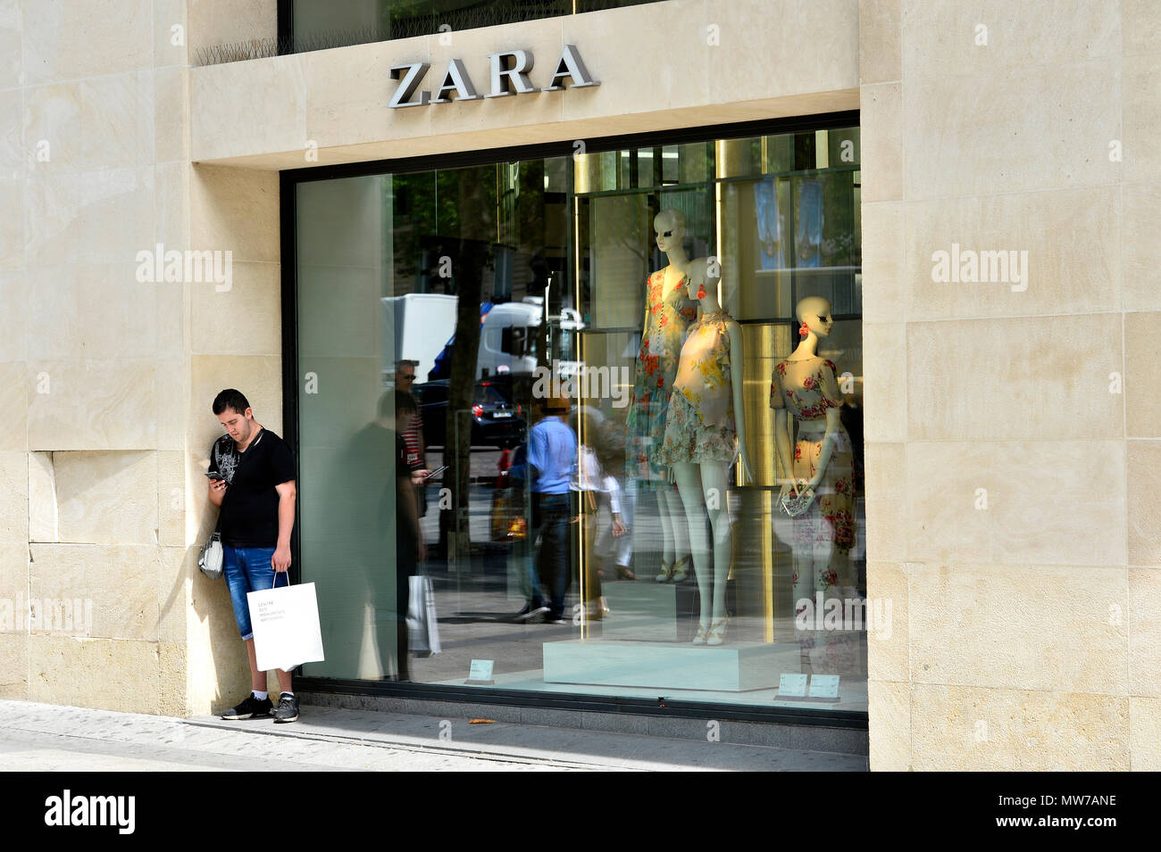 Zara Store on les Champs-Elysées - Paris - France Stock Photo - Alamy