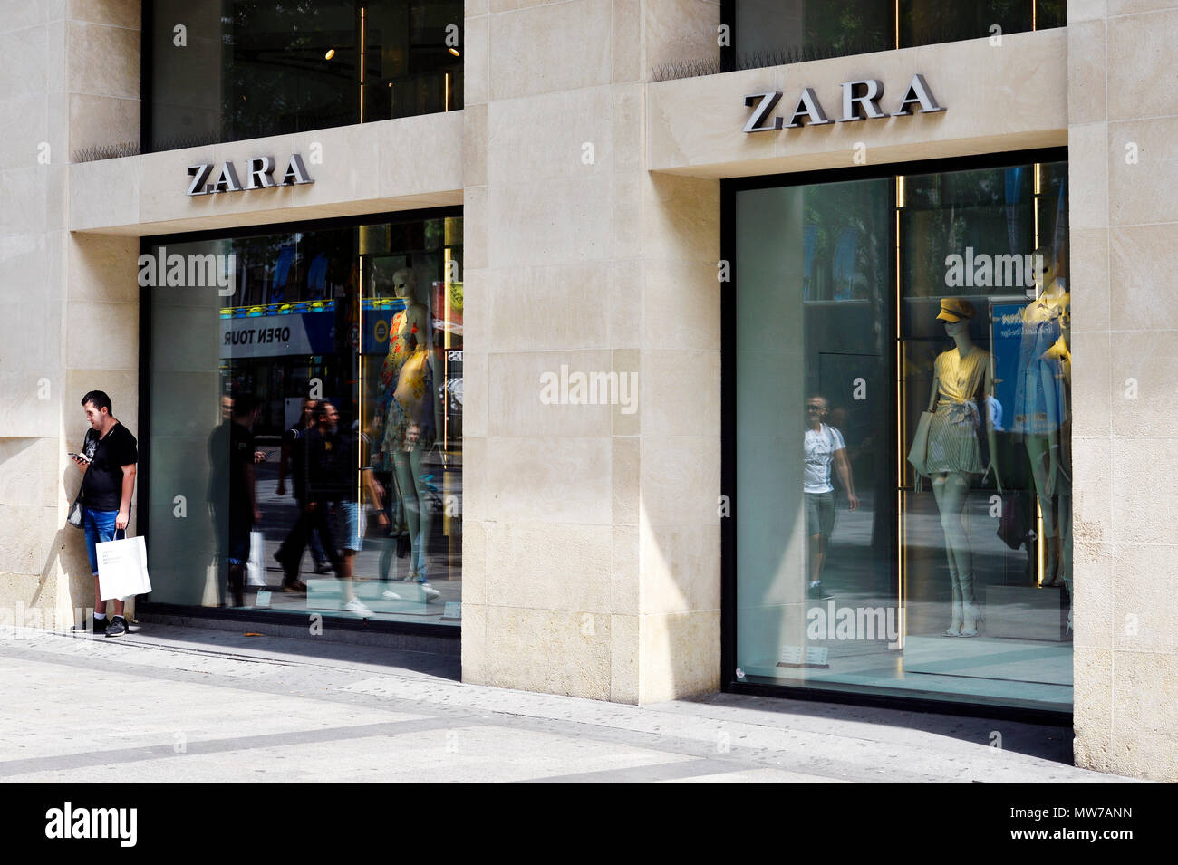 Zara Store on les Champs-Elysées - Paris - France Stock Photo - Alamy