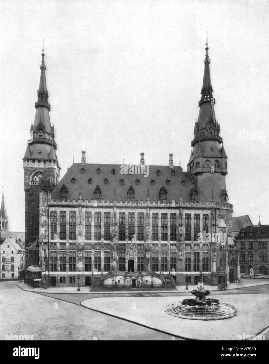 Deutsch: Aachener Rathaus Nederlands: Stadhuis van Aken . circa 1925.  ksh:User:Jüppsche 23 Aachen Rathaus 1925 Stock Photo - Alamy