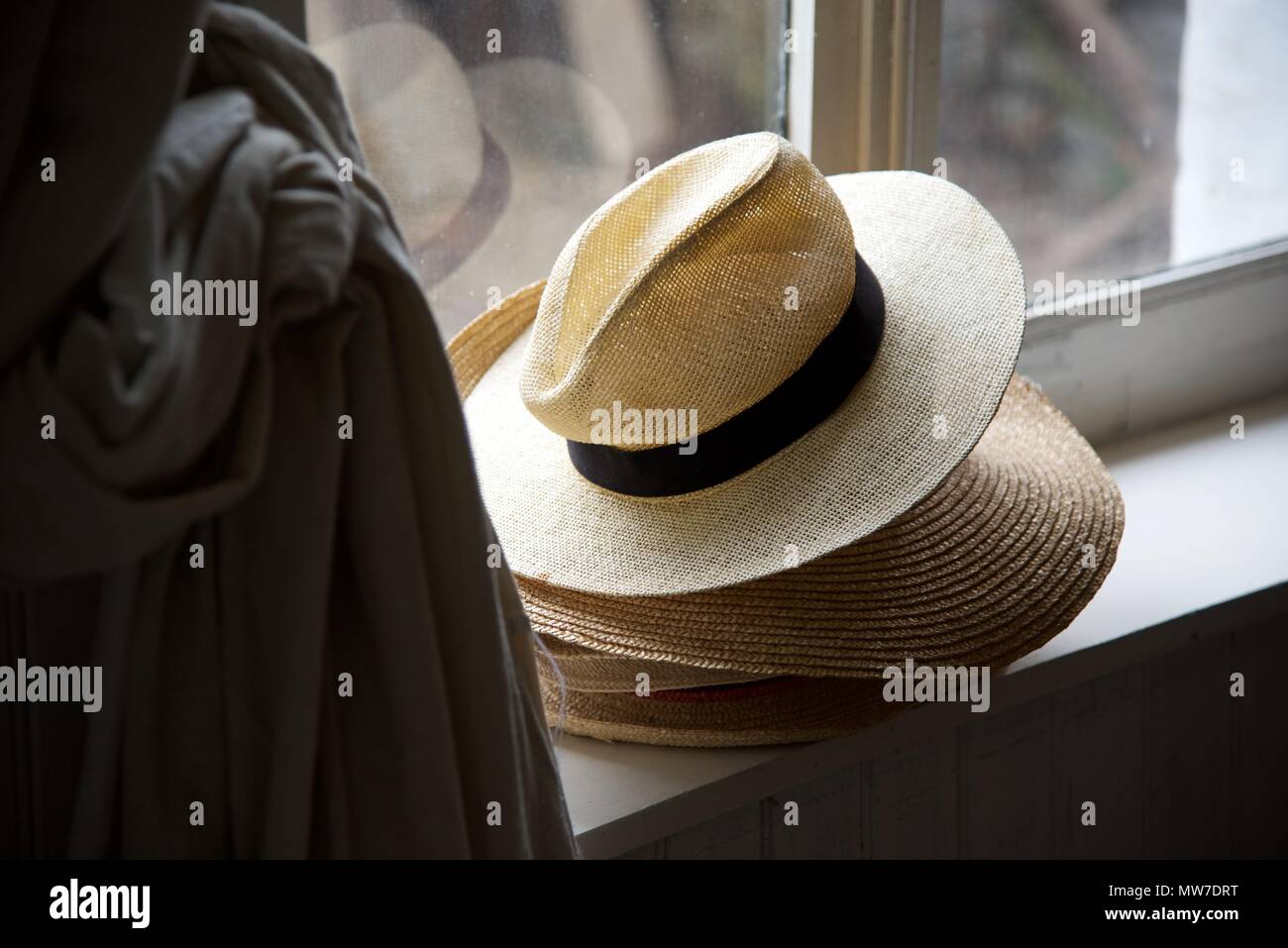 His and hers hats hi-res stock photography and images - Alamy