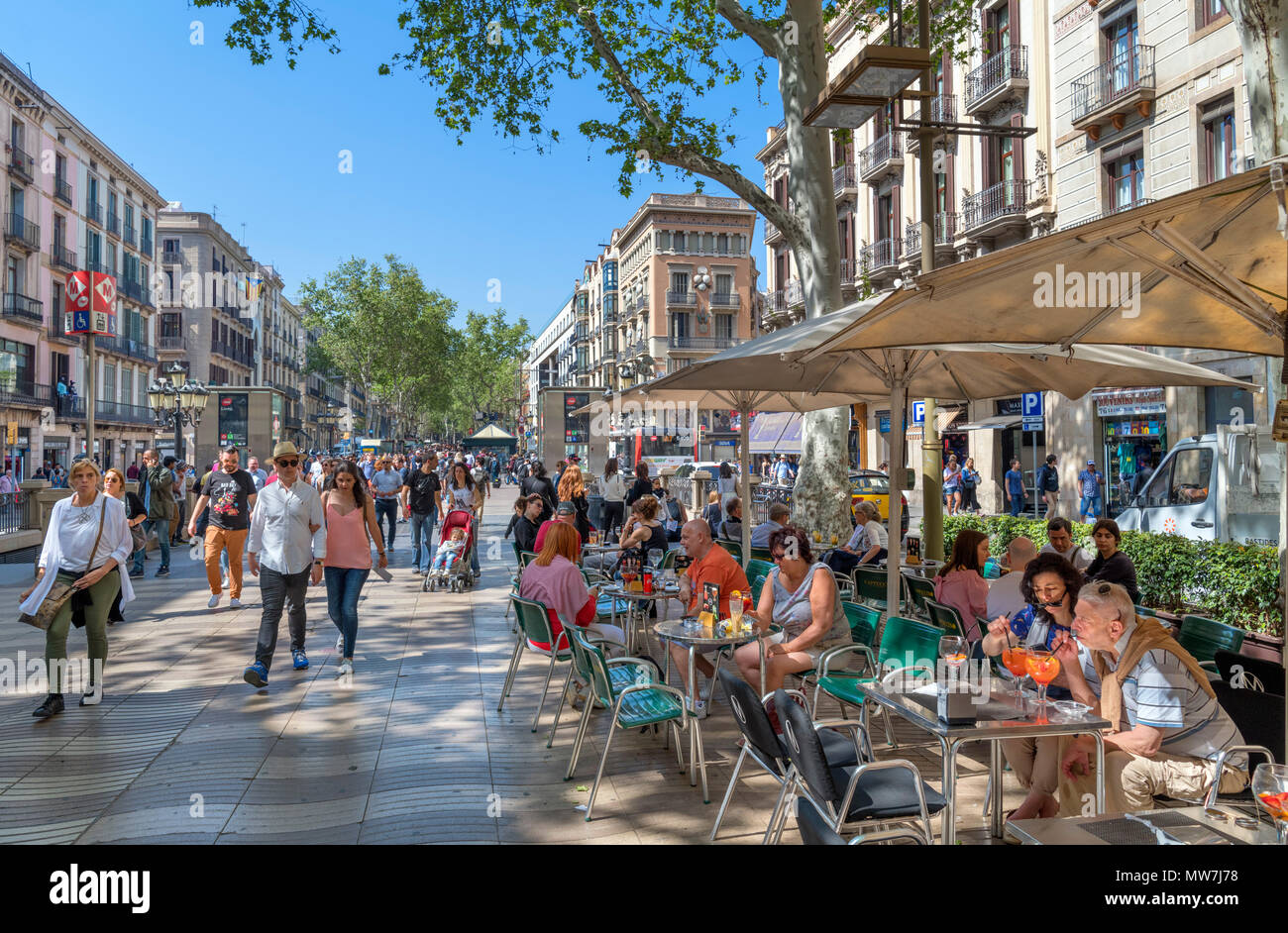 Barcelona ramblas cafe hi-res stock photography and images - Alamy