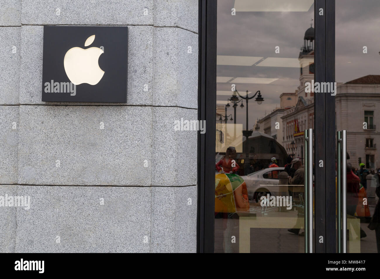 Apple Store in Madrid, Spain Stock Photo Alamy