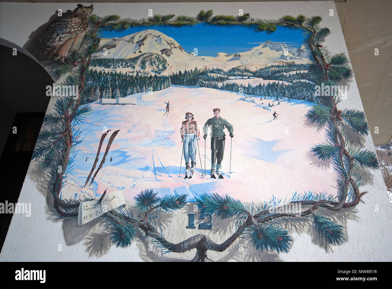 Mural 'Primi sciatori - Early skiers' by Alcide Pancot (Vittorio Veneto - 1948), Aprica, Lombardy, Italy Stock Photo