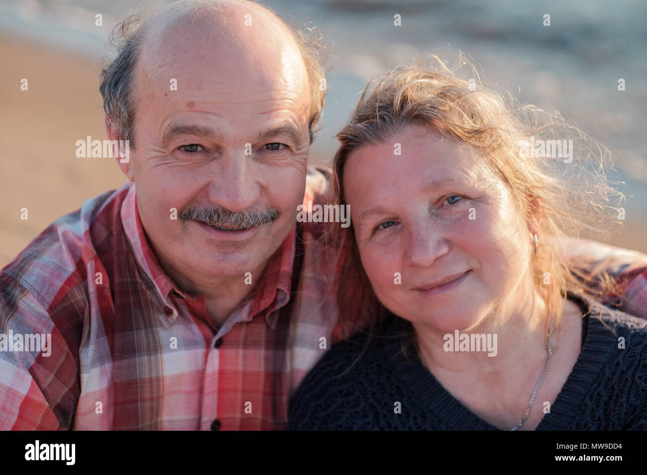 Close up mature couple standing hi-res stock photography and images - Alamy