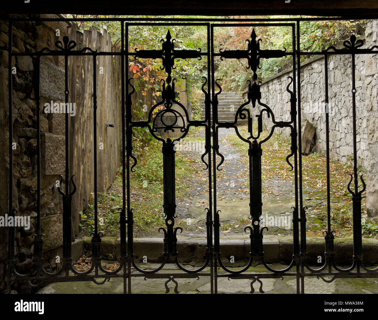 Wrought iron gate hires stock photography and images Alamy