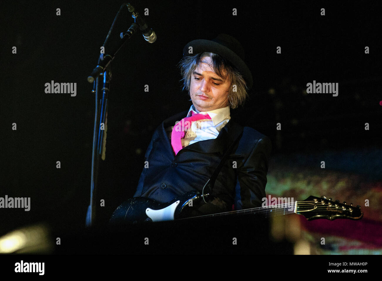 Pete Doherty performing live with The Libertines in Glasgow, Scotland. Peter Doherty, Pete Doherty onstage, Pete Doherty singer. Stock Photo