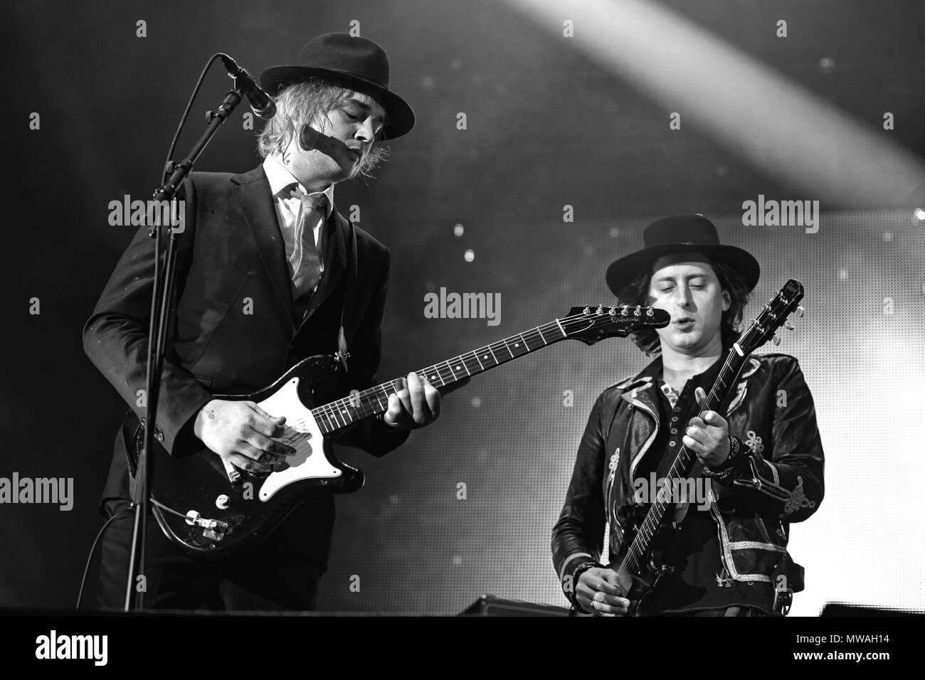 Pete Doherty and Carl Barât of The Libertines live onstage in Glasgow, Scotland in 2016. Peter Doherty and Carl Barat, The Libertines onstage. B&W. Stock Photo