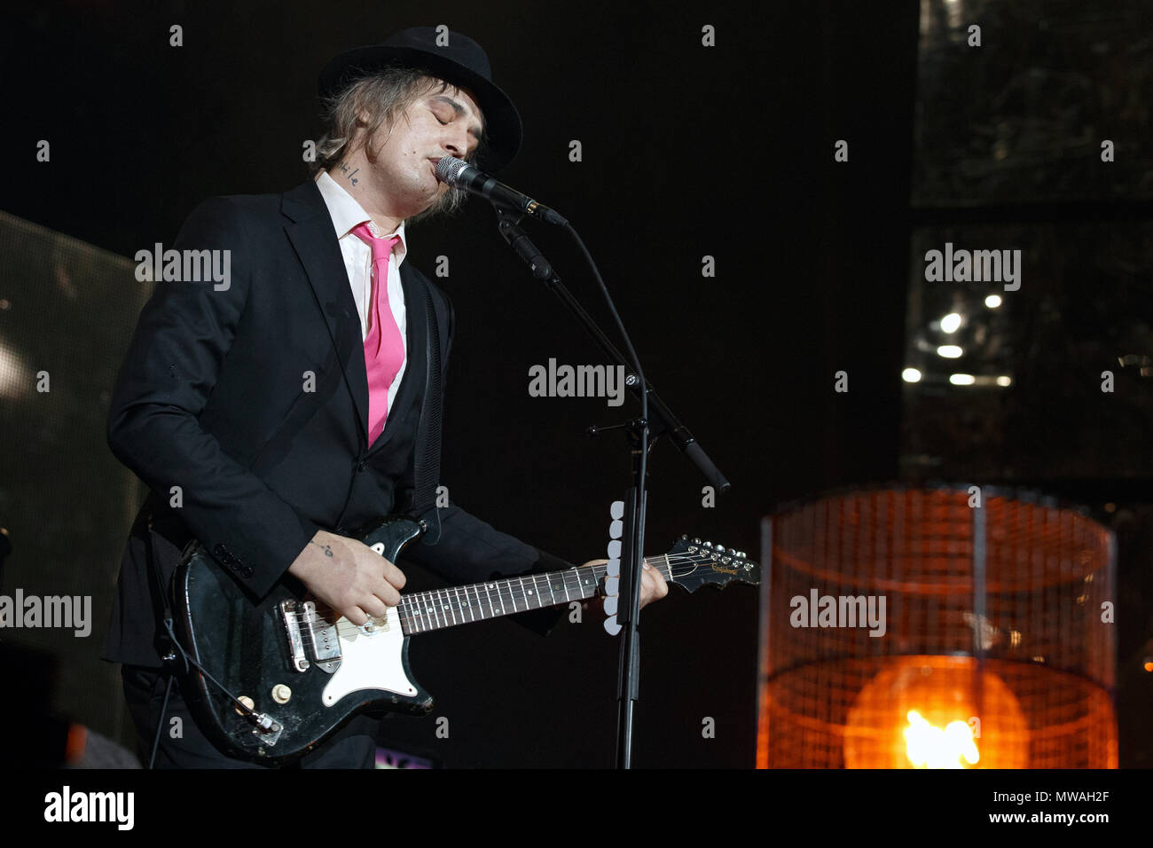 Pete Doherty performing live with The Libertines in Glasgow, Scotland. Peter Doherty, Pete Doherty onstage, Pete Doherty singer, guitar, guitarist. Stock Photo