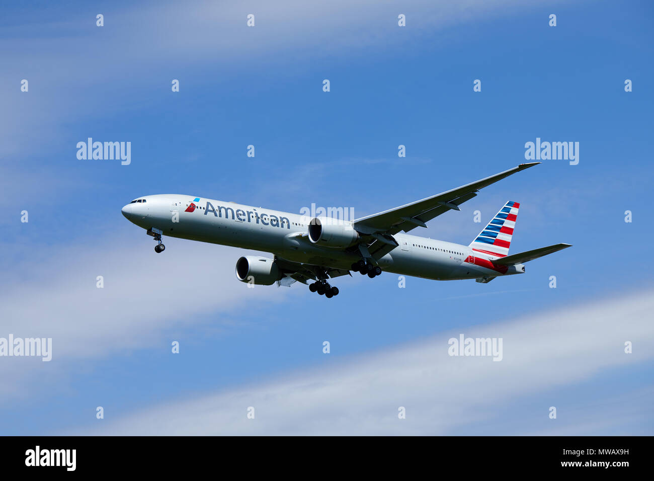 American airlines boeing 777 hi-res stock photography and