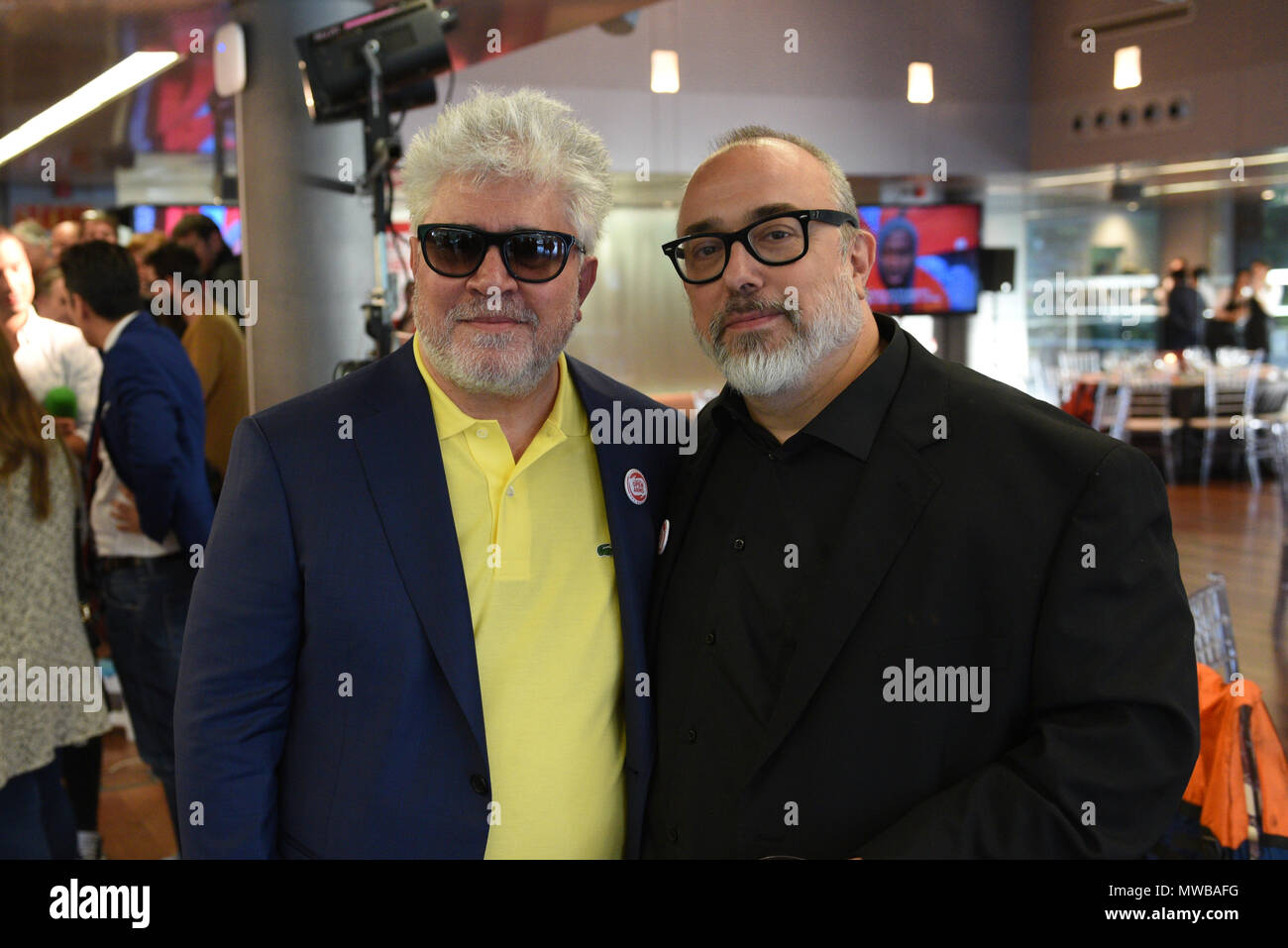 Madrid, Spain. 31st May, 2018. The Spanish filmmakers Pedro Almodovar (L) and Alex de la Iglesia during a campaign of the Spanish NGO Open Arms in Madrid. Credit: Jorge Sanz/Pacific Press/Alamy Live News Stock Photo