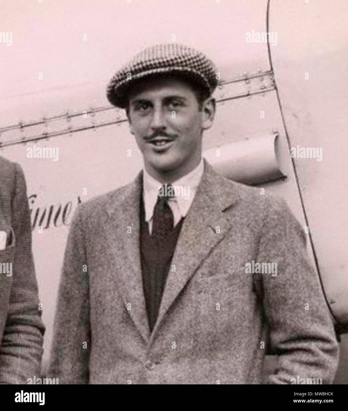 . English: Giles Guthrie, standing in front of the Percival Vega Gull G-AEKE in which they won the Schlesinger Air Race. September 1936. punlished by Planet News in 1936 unknown author 243 Giles Guthrie 1936 Stock Photo