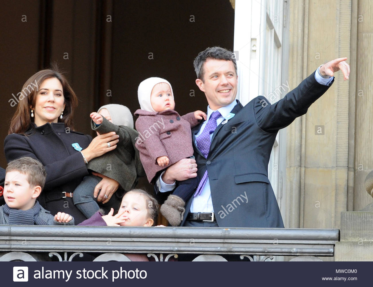 crown-prince-frederik-of-denmark-princess-mary-and-their-children-the-danish-royal-family-wave-from-the-balcony-at-the-40th-jubilee-celebrations-for-queen-margrethe-of-denmark-MWC0M0.jpg