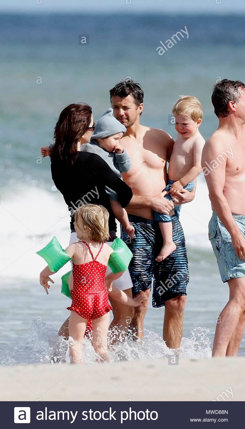 hrh-crown-princess-mary-hrh-crown-prince-frederik-and-kids-prince-vincent-princess-isabella-and-princess-josephine-candid-images-of-hrh-crown-princess-mary-mary-donaldson-from-the-years-2002-2012-the-accompanying-text-is-available-code-03392-photo-kaspar-wenstrup-all-over-press-denmark-MWD88N.jpg