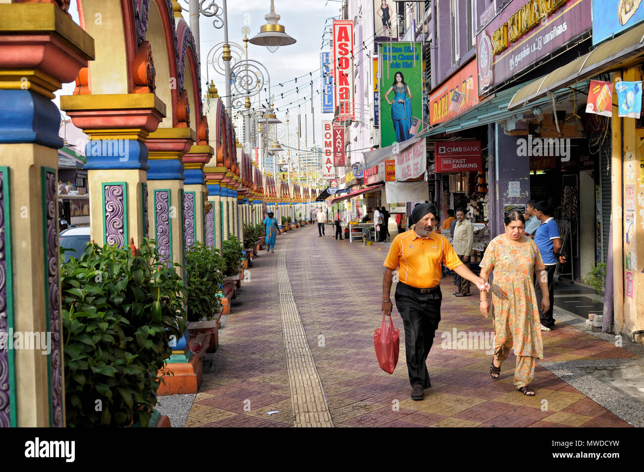 Indian couple in the Brickfields neighbourhood (Little India) of Kuala Lumpur, Malaysia Stock Photo