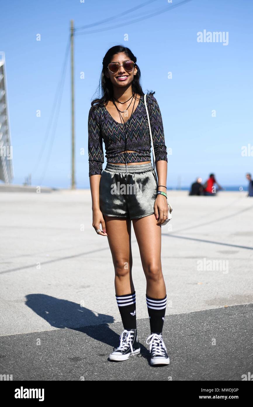 A chic showgoer attending the Primavera Sound festival in Barcelona, Spain  - May 31, 2018 - Photo: Runway Manhattan ***For Editorial Use Only*** |  Verwendung weltweit Stock Photo - Alamy