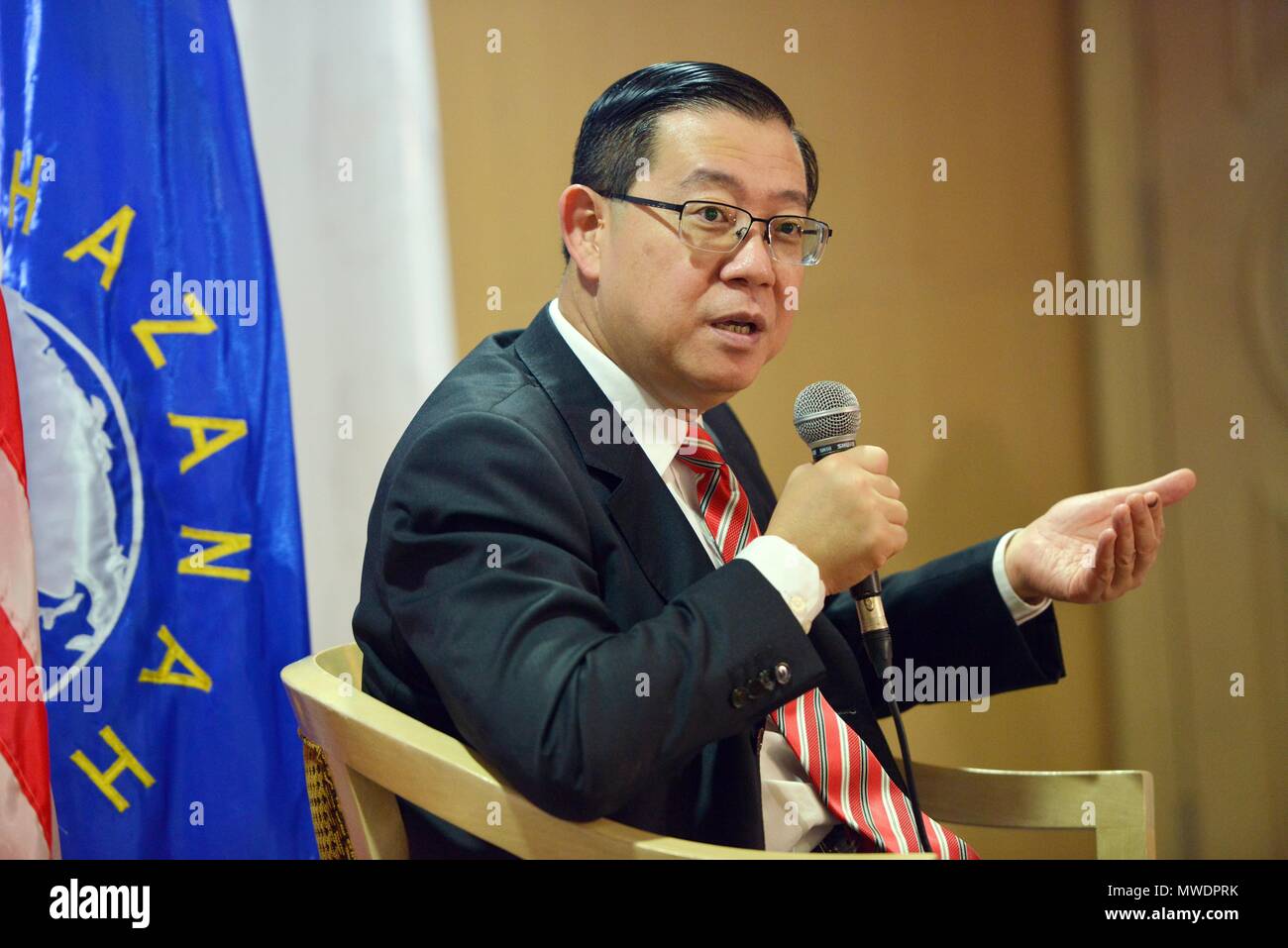 Putrajaya, Malaysia. 1st June, 2018. Malaysian Finance Minister Lim Guan Eng speaks during a briefing with foreign media at the Ministry of Finance in Putrajaya, Malaysia, June 1, 2018. Malaysian Finance Minister Lim Guan Eng said on Friday that terminating the high speed rail (HSR) link between Kuala Lumpur and Singapore does not mean it cannot be revisited in the future, days after Prime Minister Mahathir Mohamad axed the project citing high debt level. Credit: Chong Voon Chung/Xinhua/Alamy Live News Stock Photo