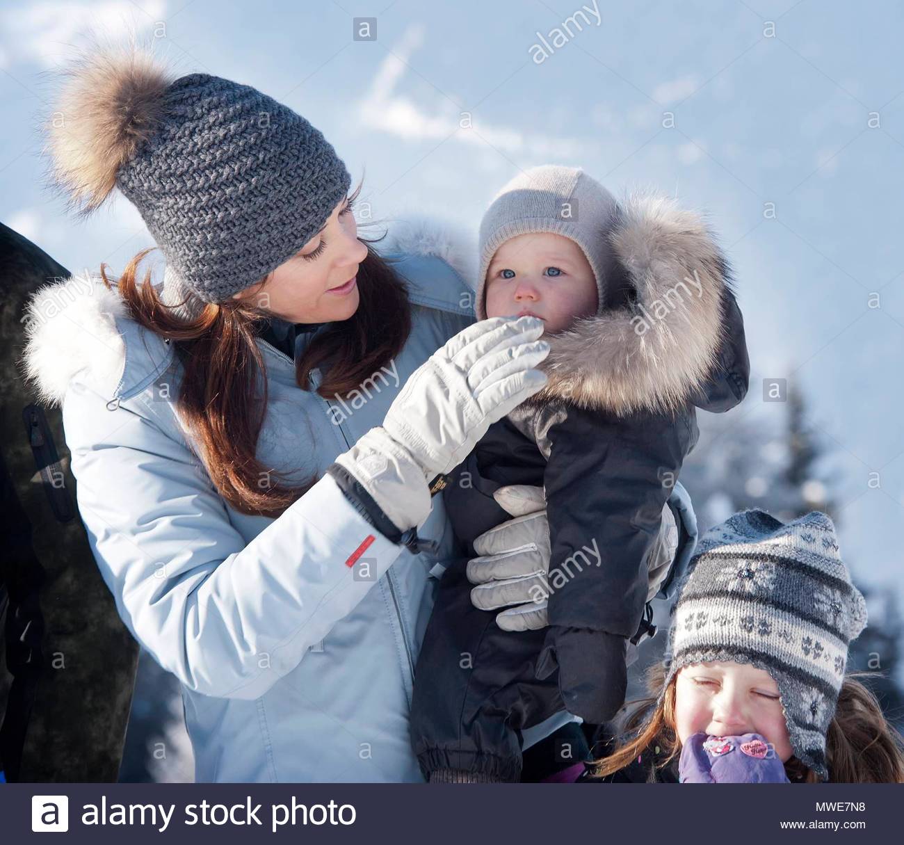 hrh-crown-princess-mary-hrh-prince-vincent-hrh-crown-princess-mary-and-hrh-crown-prince-frederik-with-their-children-prince-christian-princess-isabella-prince-vincent-and-princess-josephine-on-skiing-holiday-in-verbier-switzerland-photo-all-over-press-denmark-martin-hoien-MWE7N8.jpg