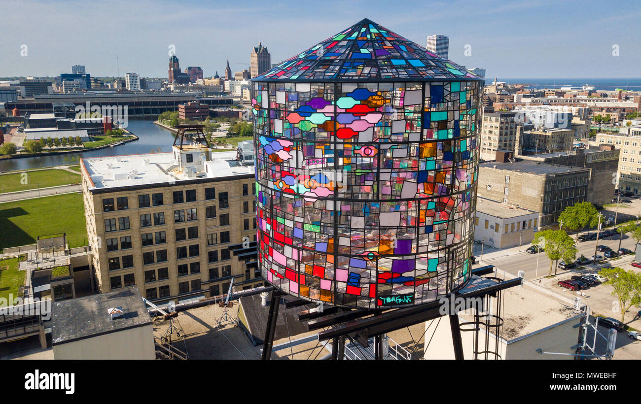 Stained glass water tower in Brooklyn pics