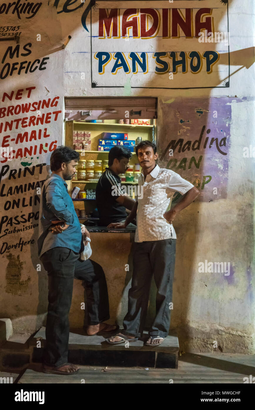 The Madina Pan Shop in the evening Stock Photo Alamy