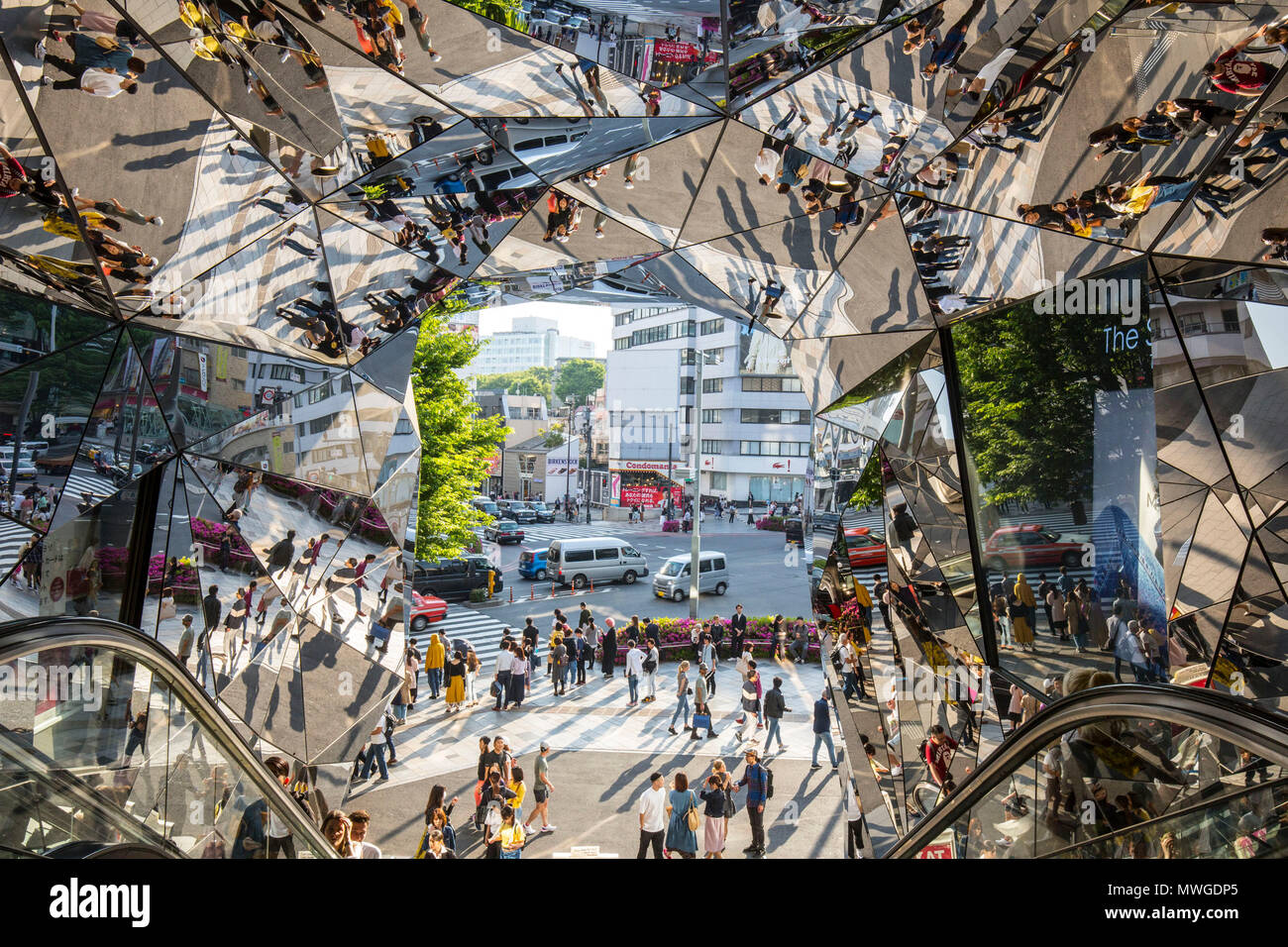 Kaleidoscope mirror stairs hi-res stock photography and images - Alamy