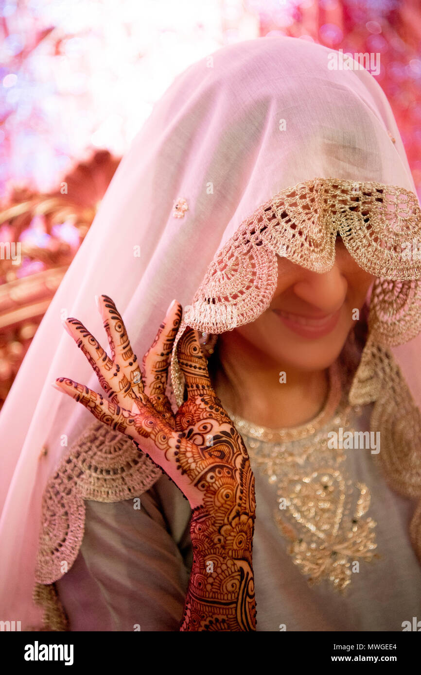 Unique Color Coordinated Pakistani Couples To Take Inspirations From