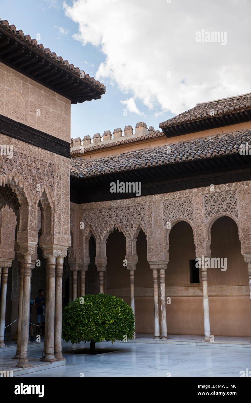 Patio de los Leones, Alhambra, Spain Stock Photo - Alamy